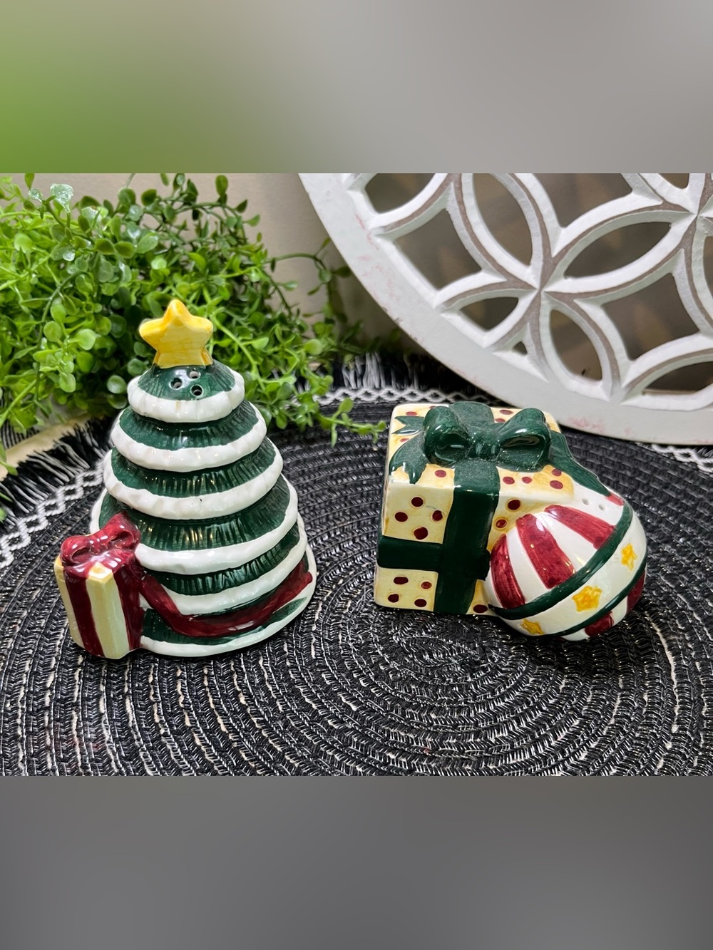 Holiday Ceramic Christmas Tree and Gift Figurine Salt/Pepper set